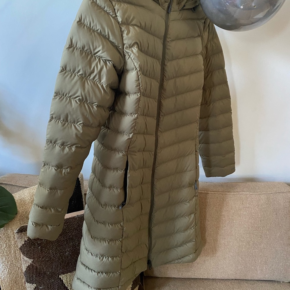 NWOT Patagonia Silent Down Parka - sage/olive